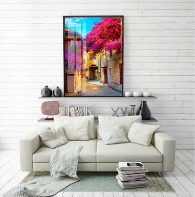 Постер - Розовые деревья на фоне старинного дворика, 60 x 90 см, Постер в раме, Города и Карты