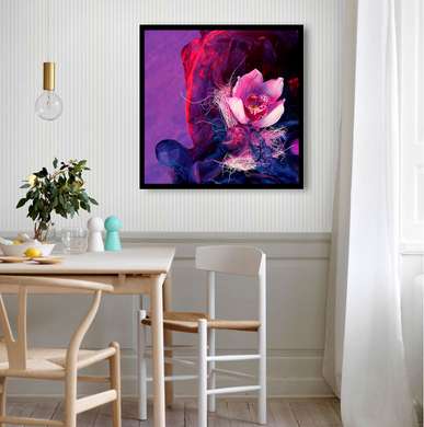 Poster - Floare roz pe un fundal violet, 100 x 100 см, Poster înrămat, Flori
