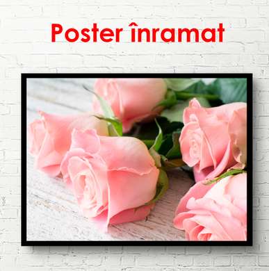 Poster - Trandafiri roz pe masă, 90 x 60 см, Poster înrămat, Flori