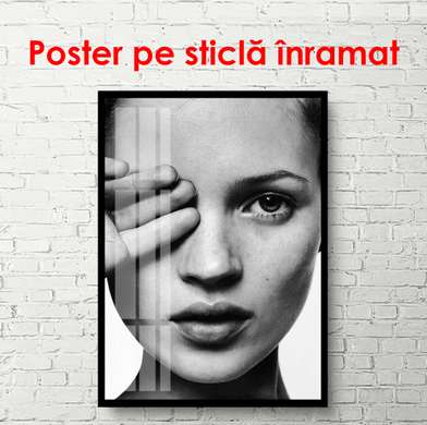 Poster - Kate Moss covered her eye with her hand, 60 x 90 см, Framed poster