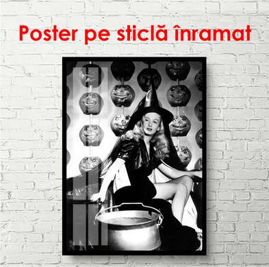 Постер - Девушка в костюме ведьмы, 30 x 45 см, Холст на подрамнике, Черно Белые