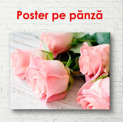 Poster - Trandafiri roz pe masă, 90 x 60 см, Poster înrămat, Flori