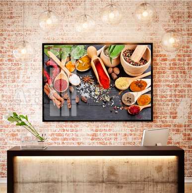 Poster - Condimente luminoase pe o masă cu linguri de lemn, 90 x 60 см, Poster înrămat, Alimente și Băuturi