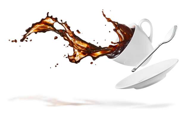 Poster - O ceașcă albă de cafea pe un fundal alb, 90 x 60 см, Poster înrămat, Alimente și Băuturi