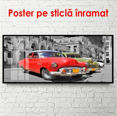 Poster - Mașină vintage multicoloră într-o curte gri, 90 x 45 см, Poster înrămat, Transport